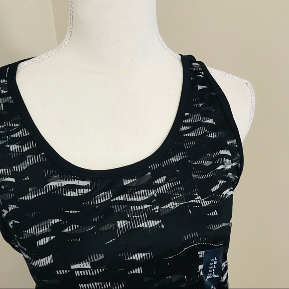 NEW Gap workout tank - Picture 3 of 7